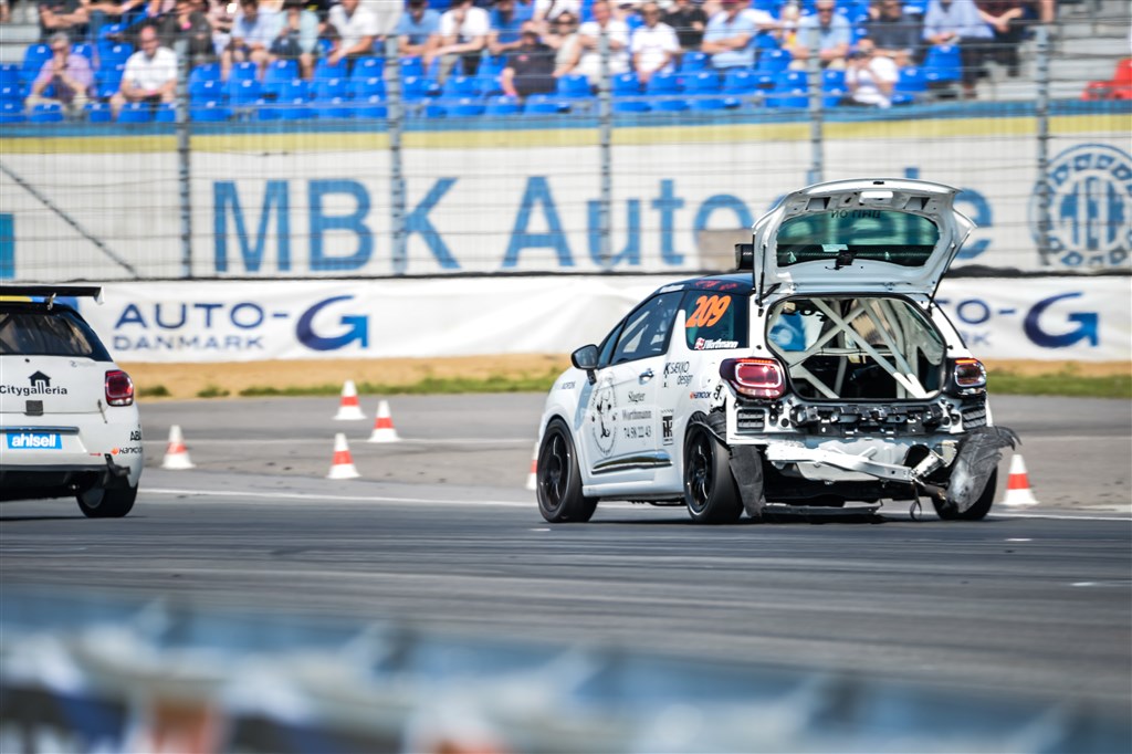 Jørgen Worthmann fik en hård medfart i første heat, men kørte løbet færdigt alligevel
(Foto: Kimersfoto.dk)